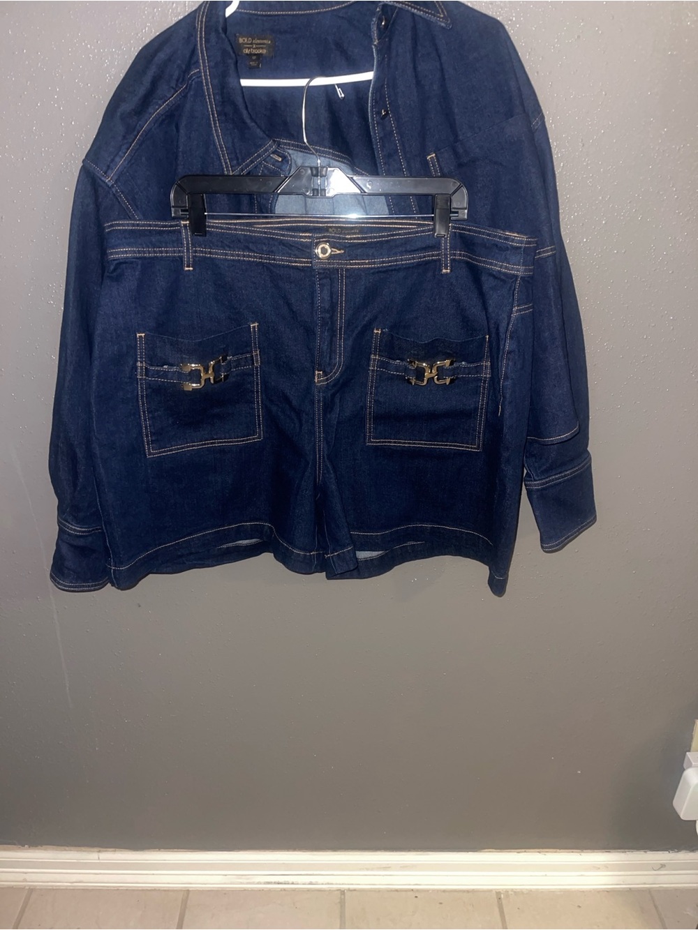 BOLD elements Dark Indigo High-Rise Womenโs Jeans with Gold Hardware